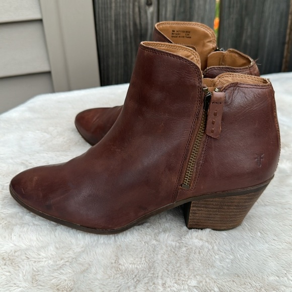 Frye Brown Leather Ankle Booties with Side Zipper Size 9 - Picture 4 of 9